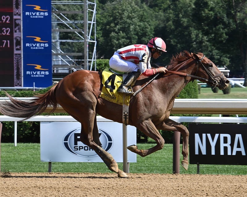 Volatile colt wins Saratoga debut with daring rail-skimming move